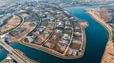 Overview of Gulberg Greens Islamabad, a farmhouse-oriented residential development featuring spacious plots and residential property options.