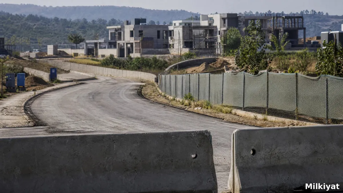 DHA Valley vs Bahria Town Phase 8: Instalment-File Risk Compared